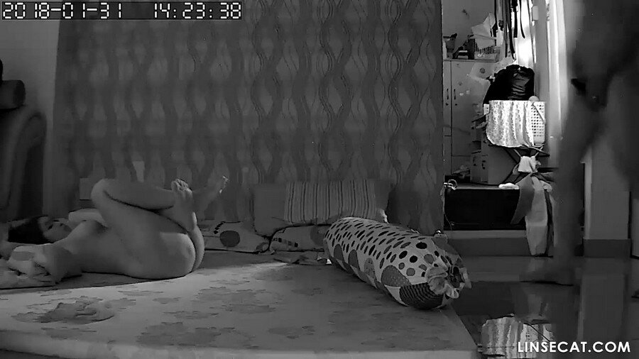 Disusupi kamera ndjogo: Busty Korean wadon nuduhake passion sak jinis, nemu orgasme ing seductive posisi